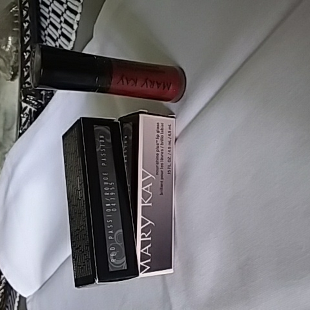 Mary Kay lip gloss